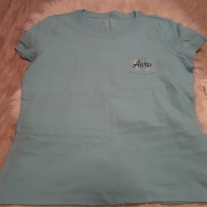 Crew neck shirt with pocket.